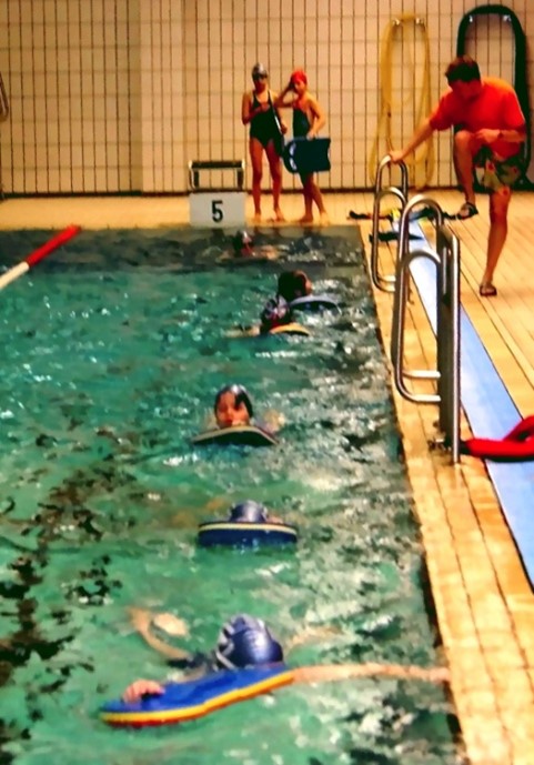 Schwimmen lehren im Verein